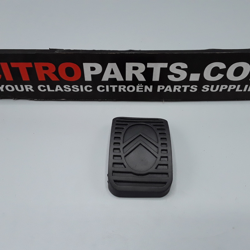 Pedal rubber, for the parking brake. Suitable for Citroen DS Non Pallas. The pedal rubber has a Citroen Logo.